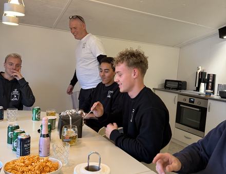 Et ungt firma med højt humør